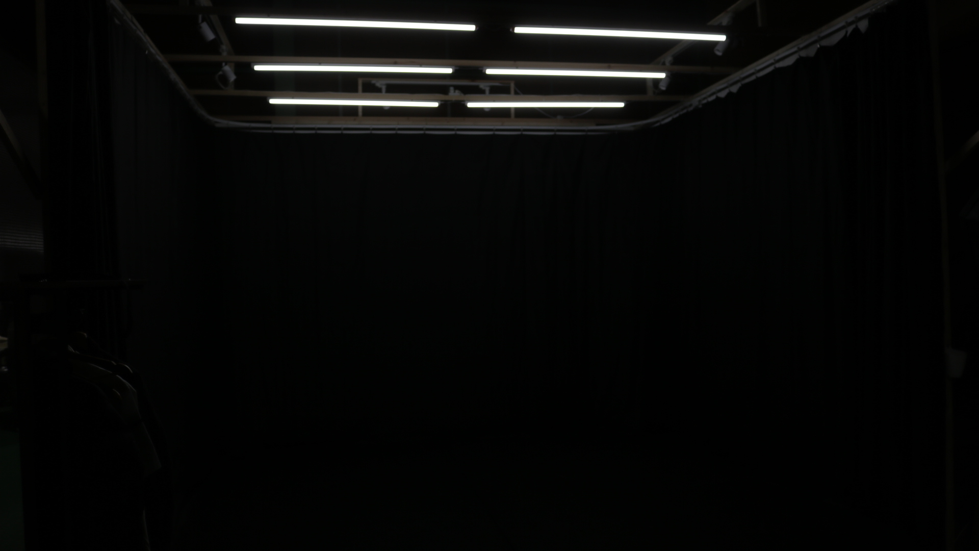 スタジオの黒幕